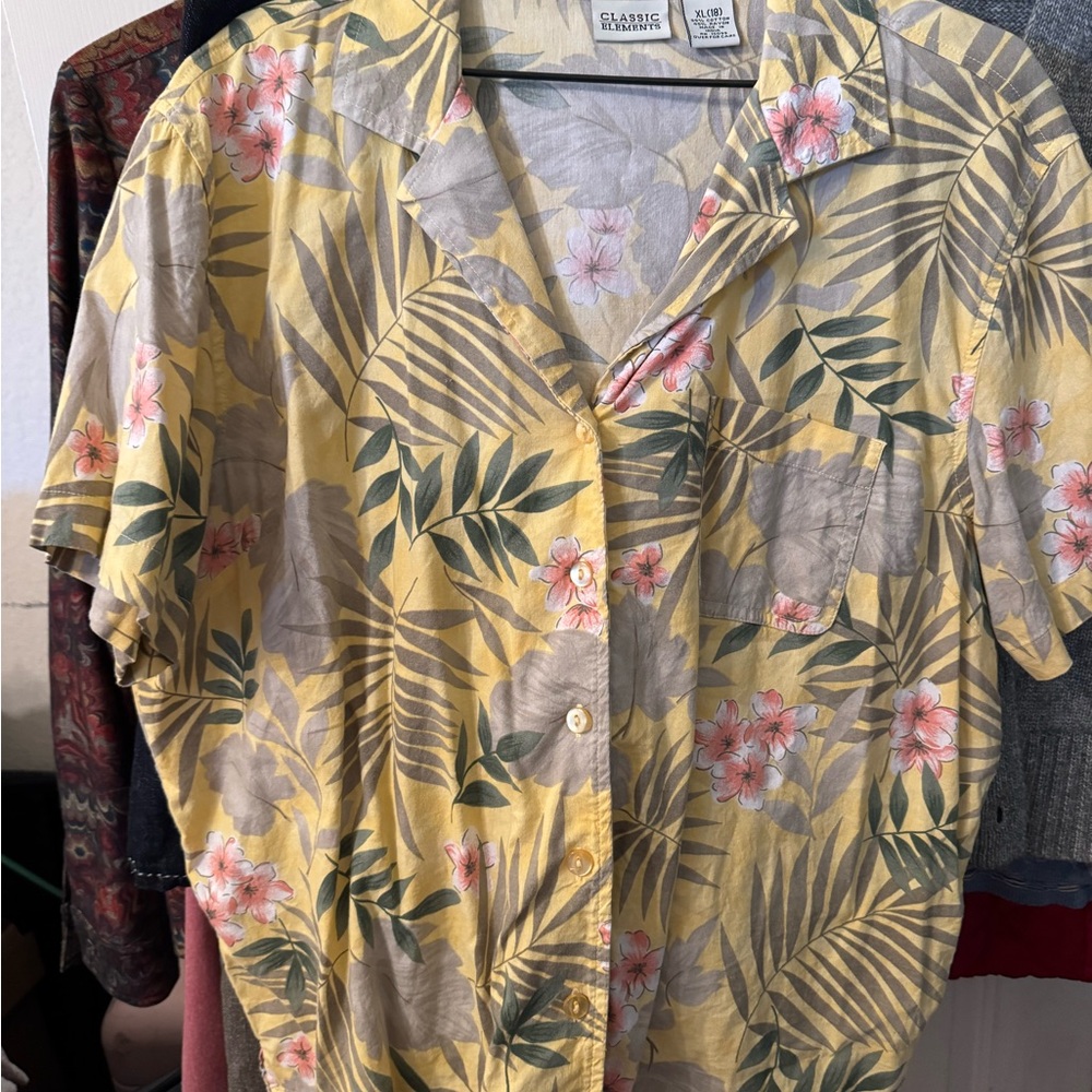 2 XL Hawaiian shirts - Picture 2 of 8
